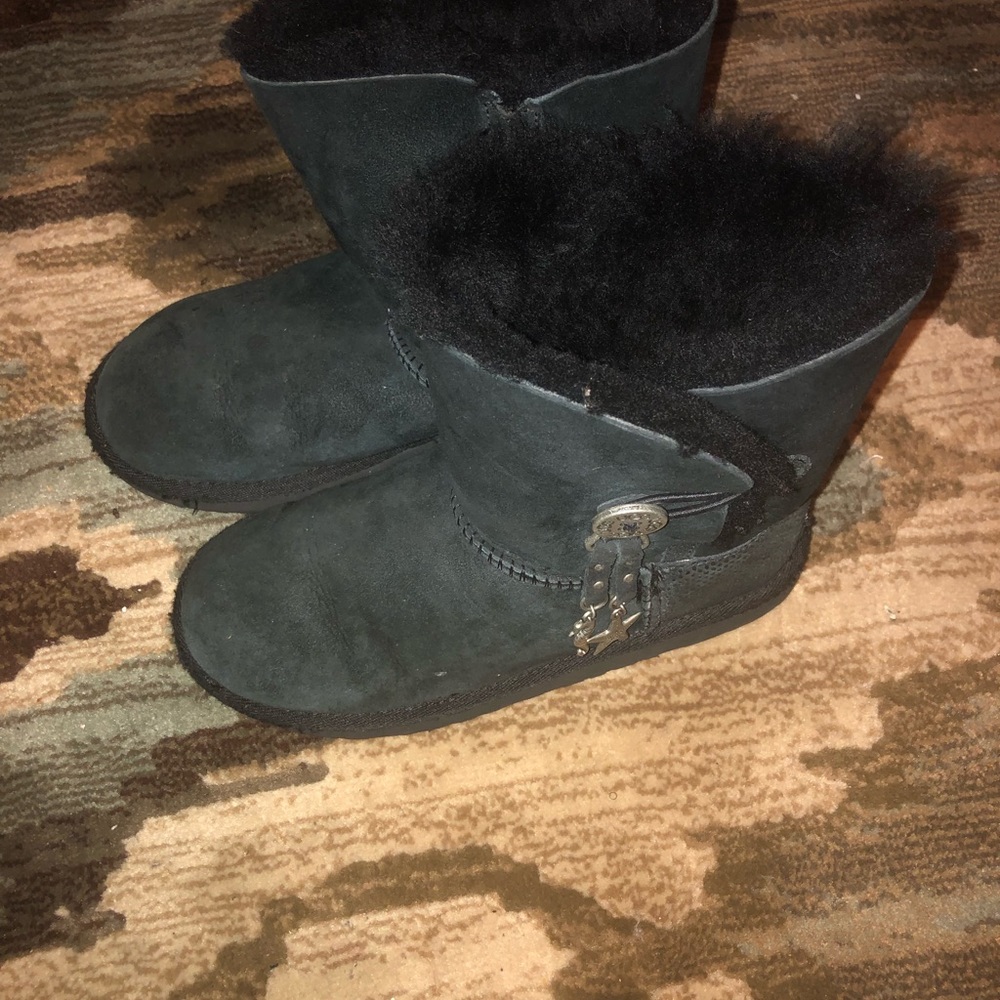 UGG Boots - Picture 5 of 6